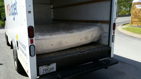 The mattress covered the entire bed of the truck.